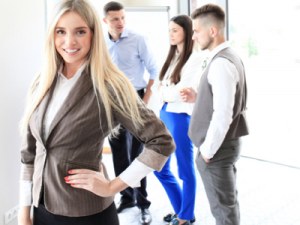 Myself and I – Be yourself to build your personal brand (F)