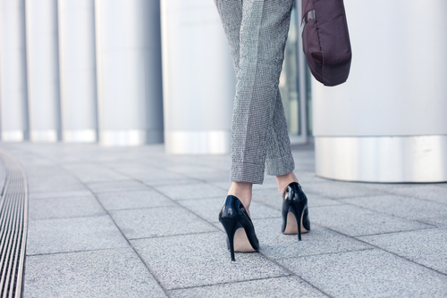 smart-dressed-woman-wearing-shoes